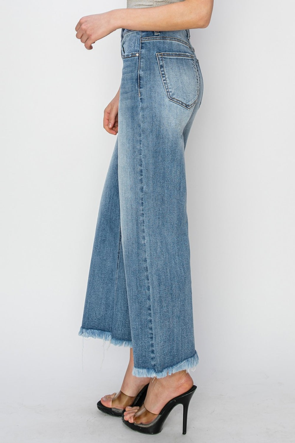 SHIRLYN Raw Hem Cropped Wide Leg Jeans