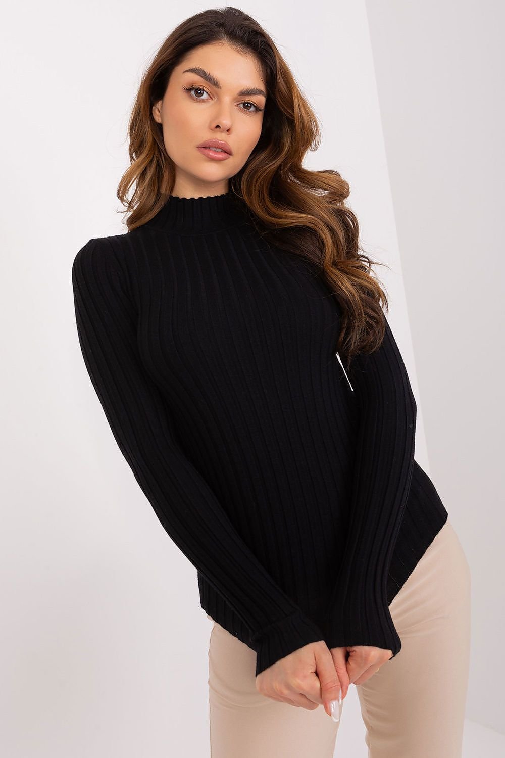 SHIRLYN Low-Key Turtleneck Sweater - Classic Ribbed Design