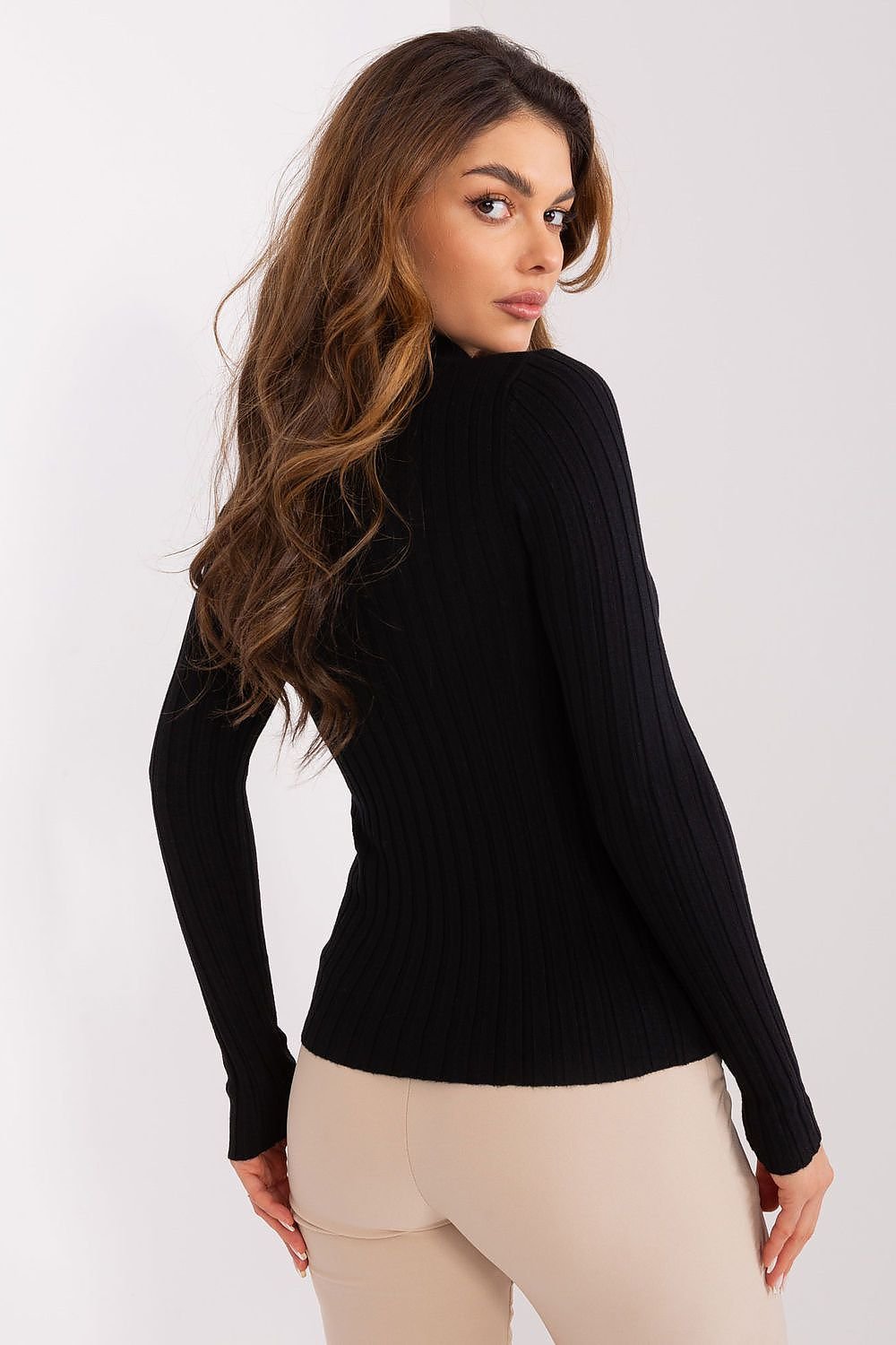 SHIRLYN Low-Key Turtleneck Sweater - Classic Ribbed Design