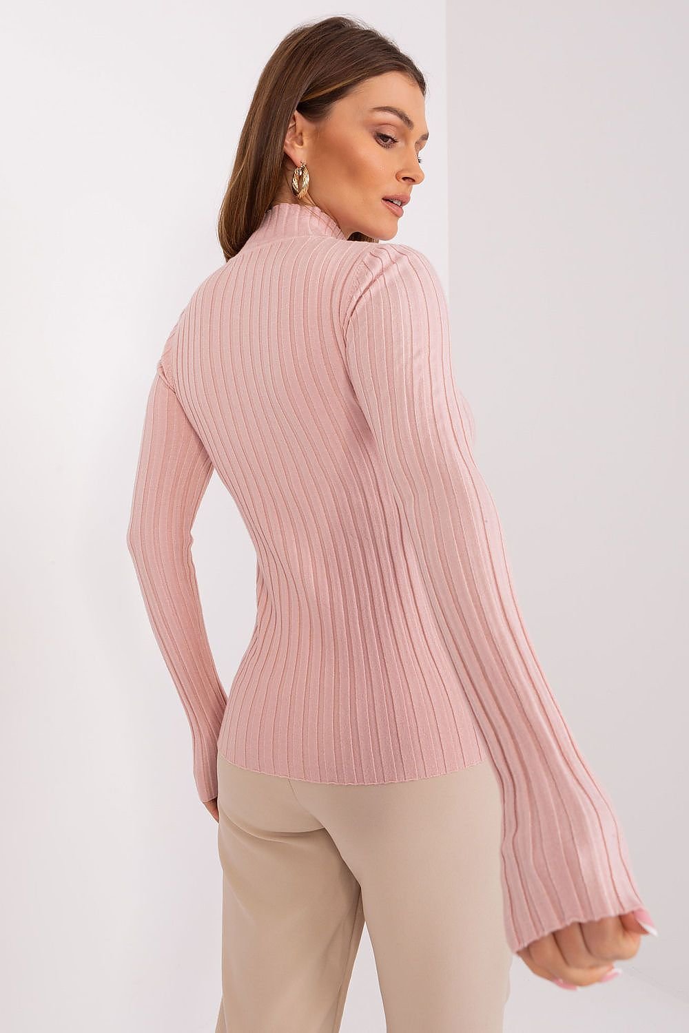 SHIRLYN Low-Key Turtleneck Sweater - Classic Ribbed Design