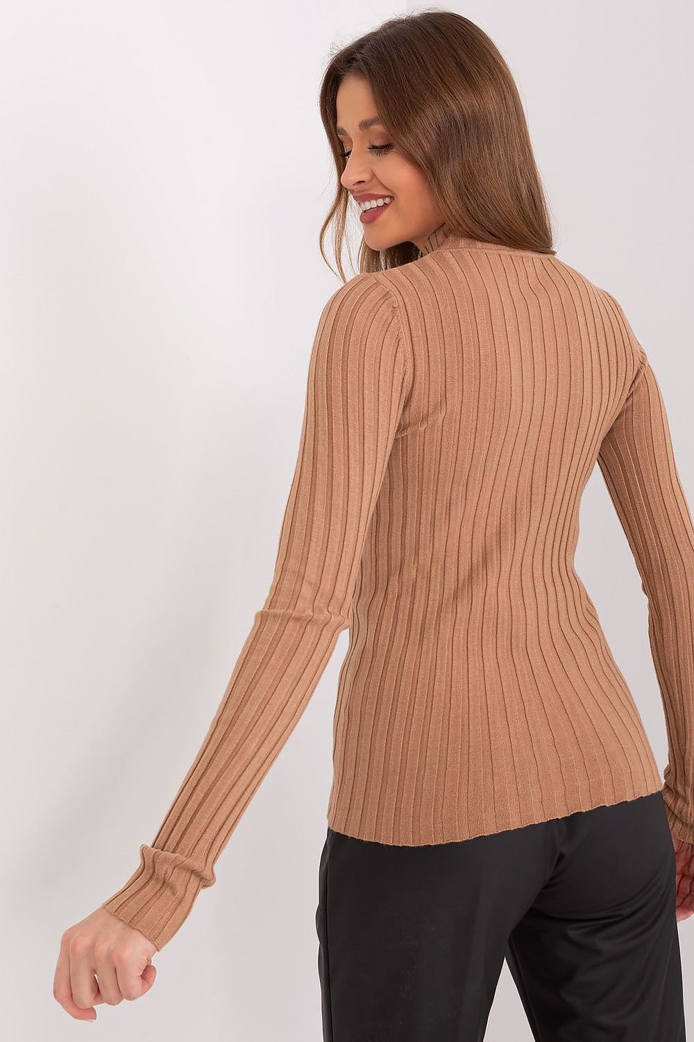 SHIRLYN Low-Key Turtleneck Sweater - Classic Ribbed Design