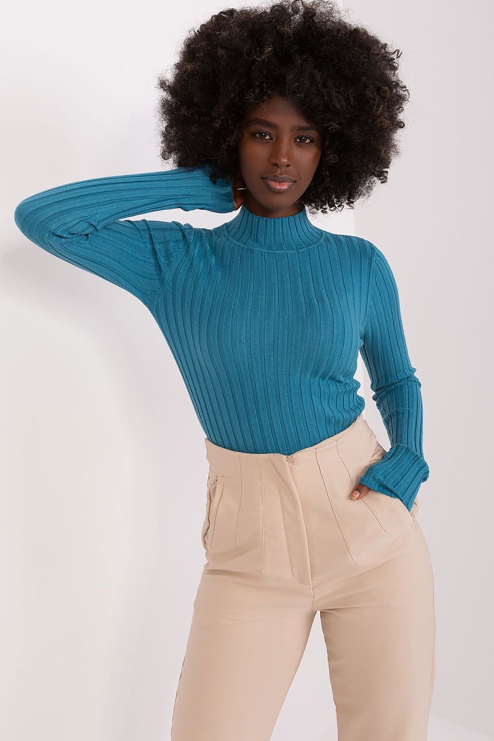 SHIRLYN Low-Key Turtleneck Sweater - Classic Ribbed Design