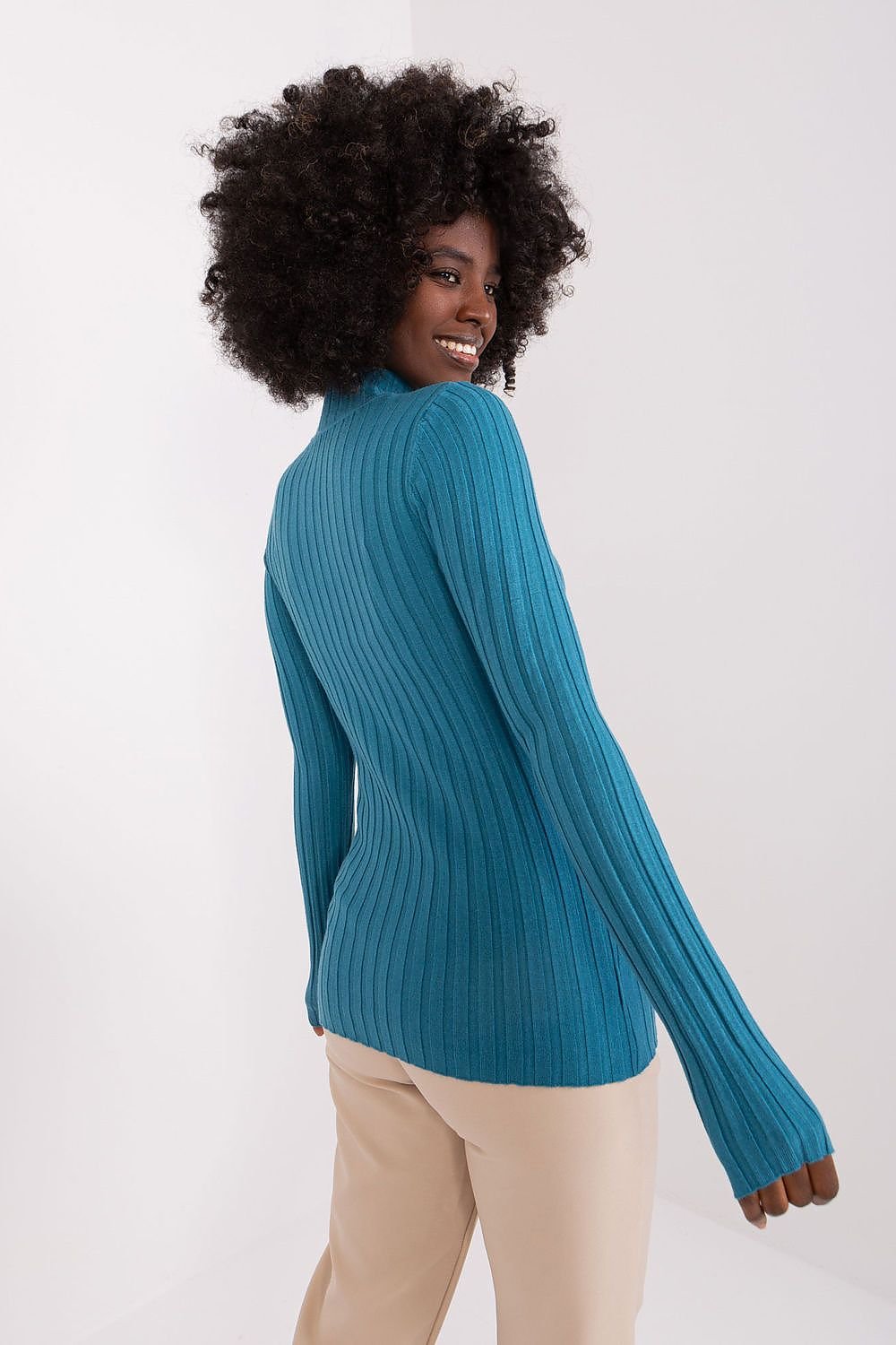 SHIRLYN Low-Key Turtleneck Sweater - Classic Ribbed Design