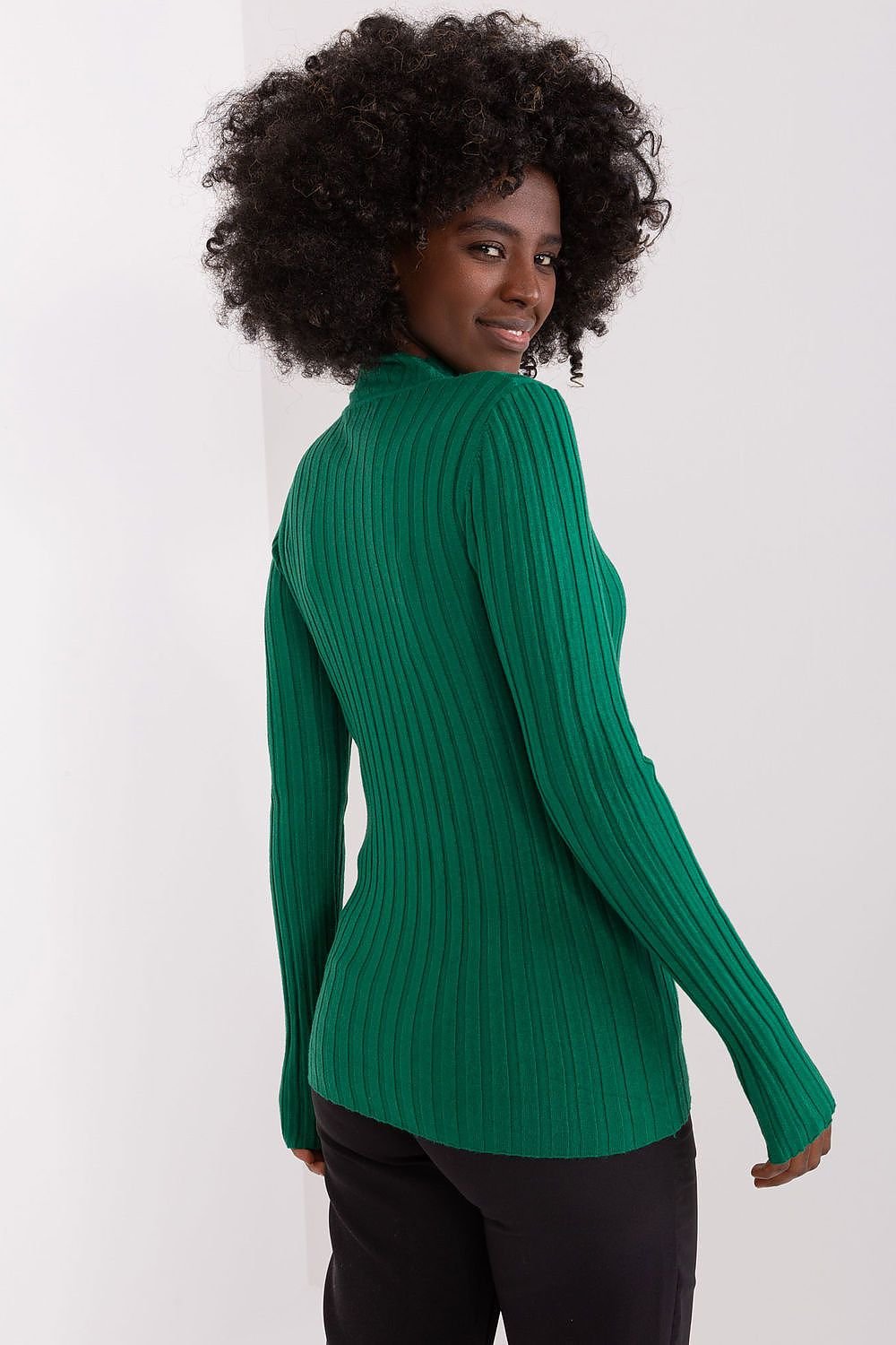 SHIRLYN Low-Key Turtleneck Sweater - Classic Ribbed Design