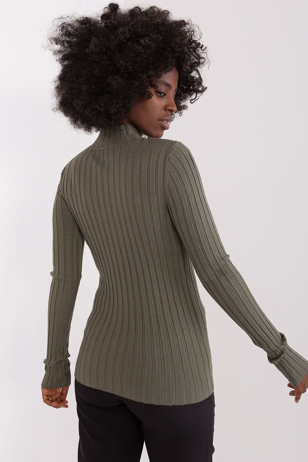 SHIRLYN Low-Key Turtleneck Sweater - Classic Ribbed Design