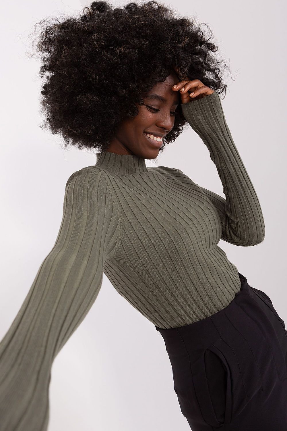 SHIRLYN Low-Key Turtleneck Sweater - Classic Ribbed Design