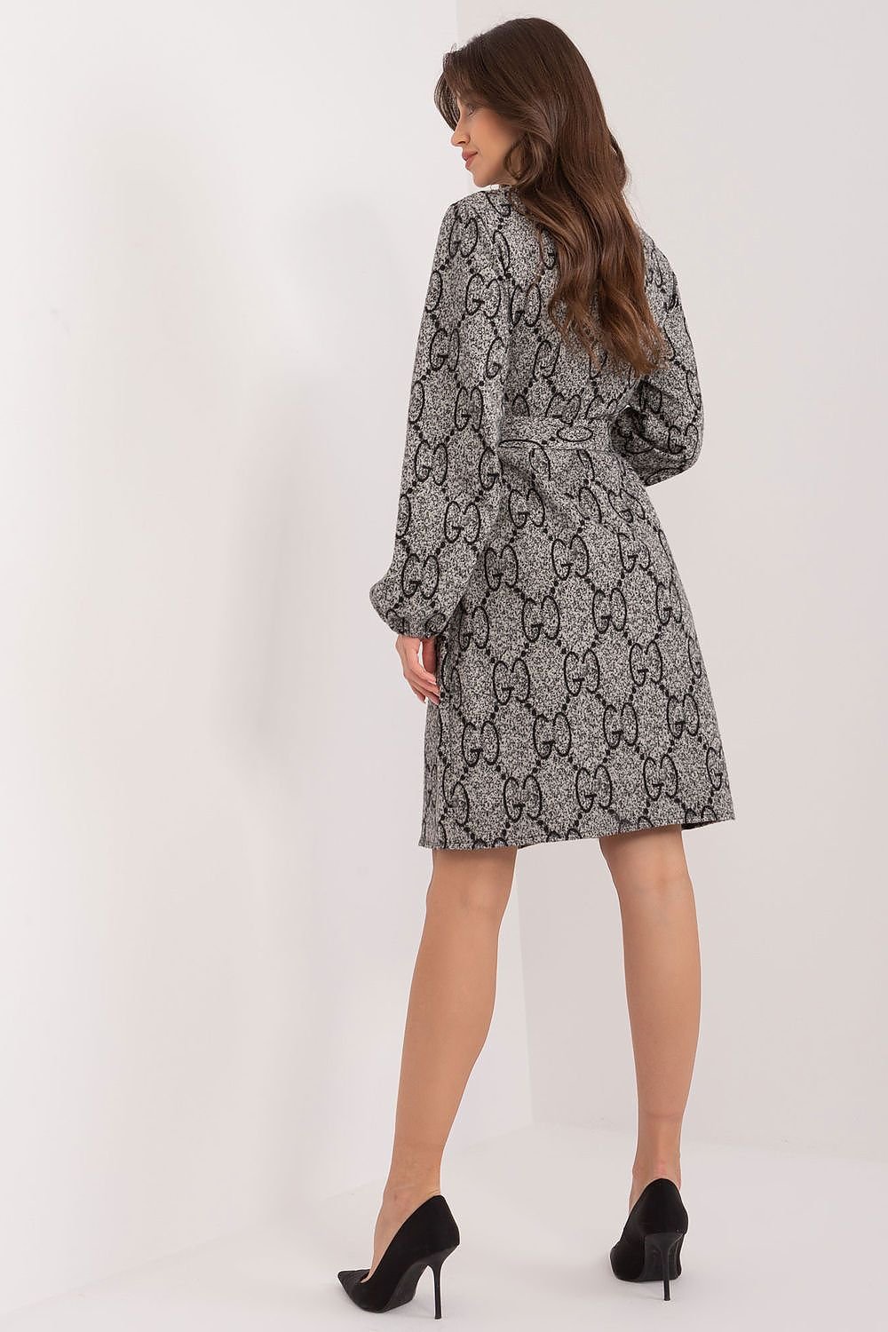 Elegant Knit Dress with Simple Cut and Puff Sleeves