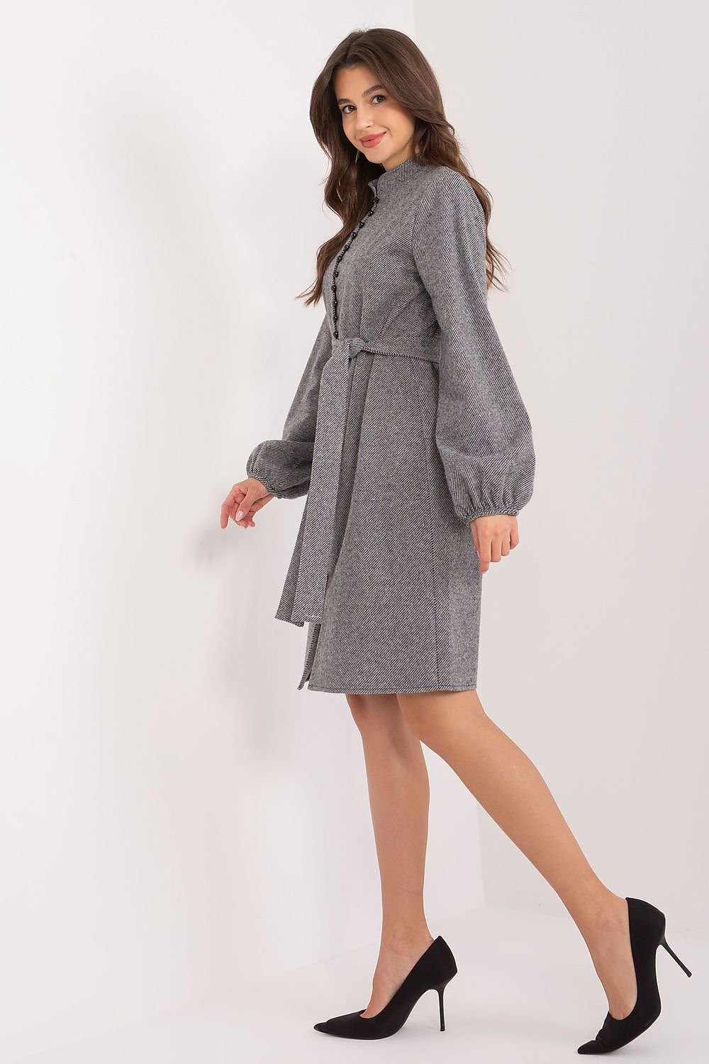 Elegant Knit Dress with Simple Cut and Puff Sleeves