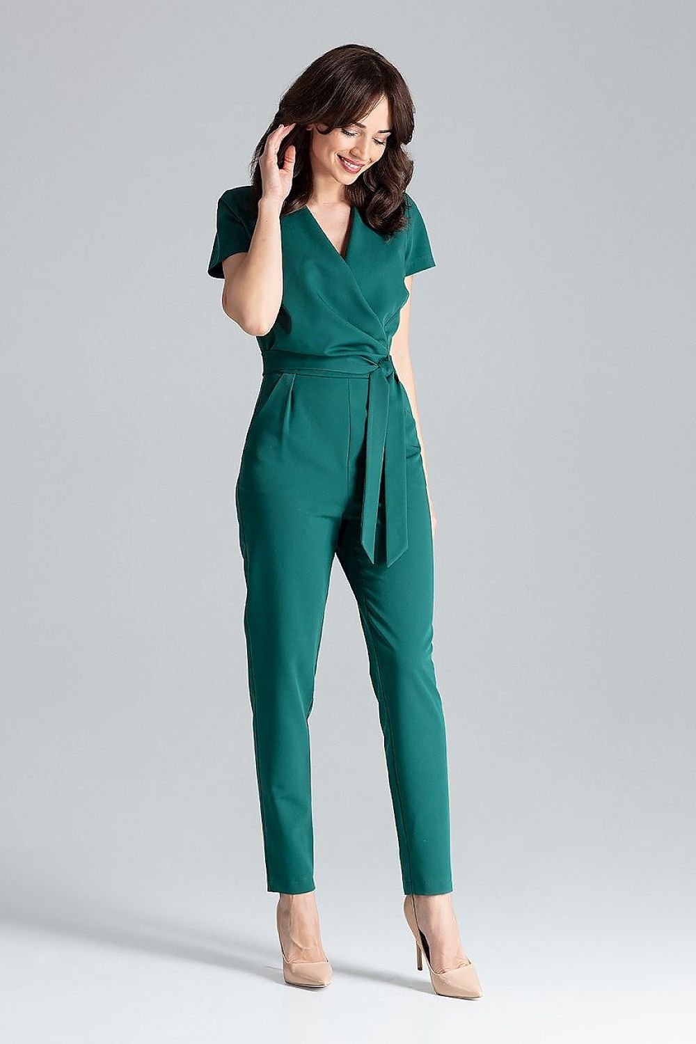 Short-sleeved jumpsuit with loose drape at the waist, tie belt, and long trousers, ideal for a stylish city look.