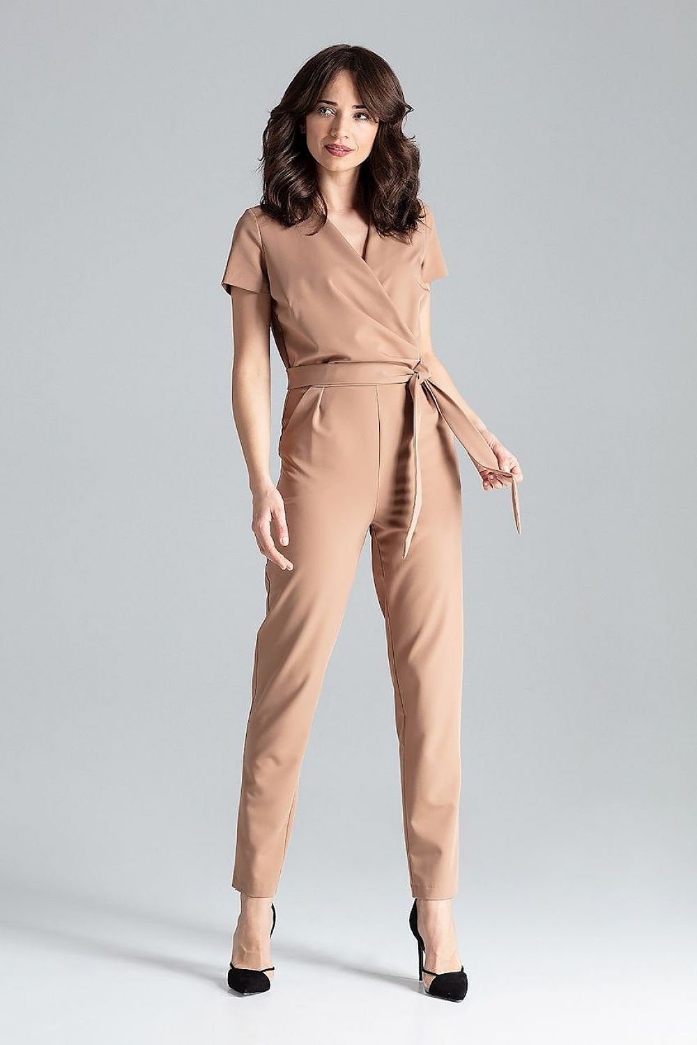 Short-sleeved jumpsuit with loose drape at the waist, tie belt, and long trousers, ideal for a stylish city look.