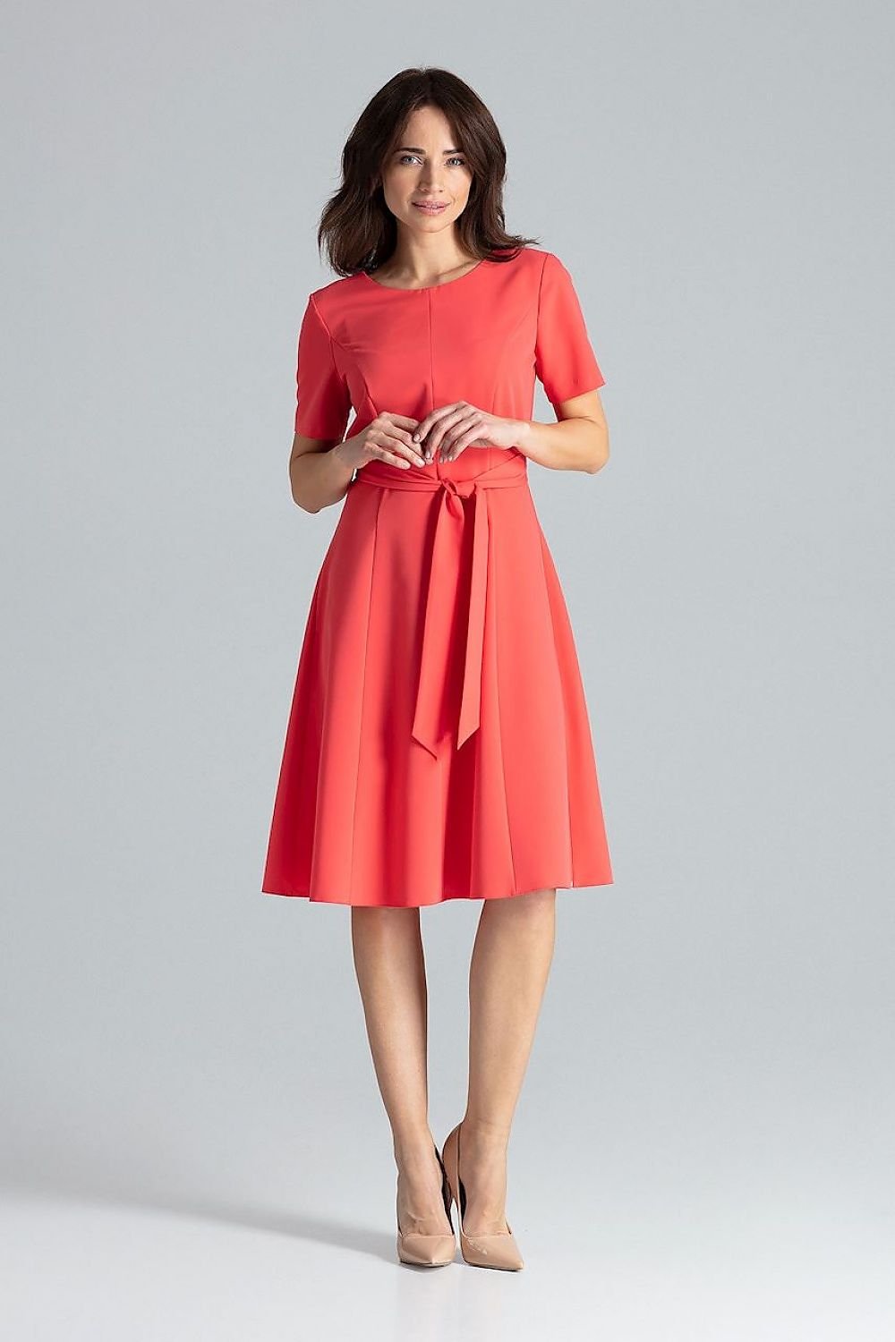 SHIRLYN Classic Midi Dress with Short SleevesSHIRLYN Classic Midi Dress with Short Sleeves