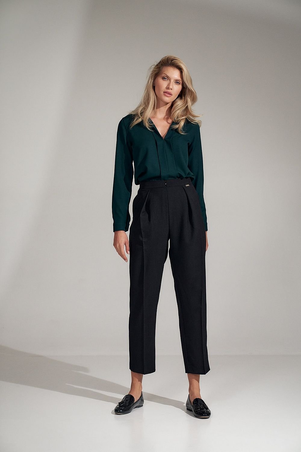 SHIRLYN Green Shirtcut Blouse - Stylish Collar with Pleats