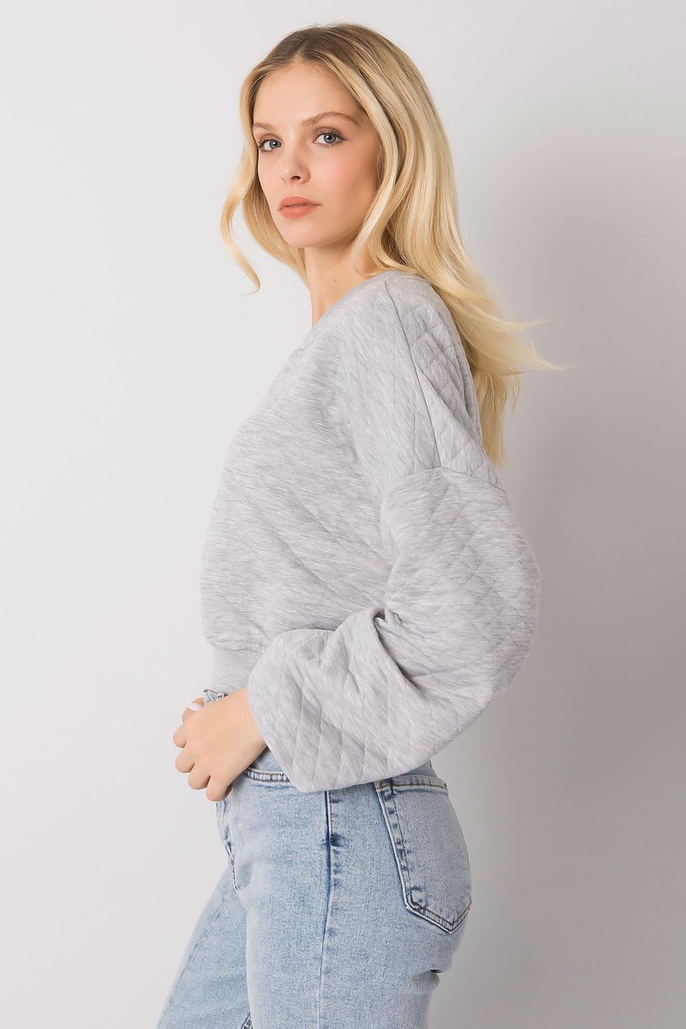 SHIRLYN Quilted Short Sweatshirt Cozy Elegance