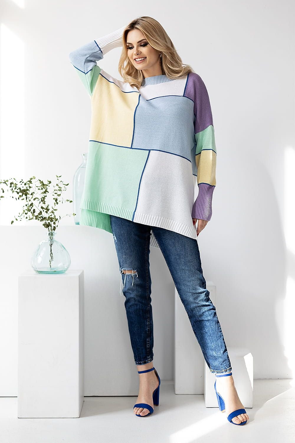 SHIRLYN Color Block Pattern Sweater - Loose-Fitting & Extended Back