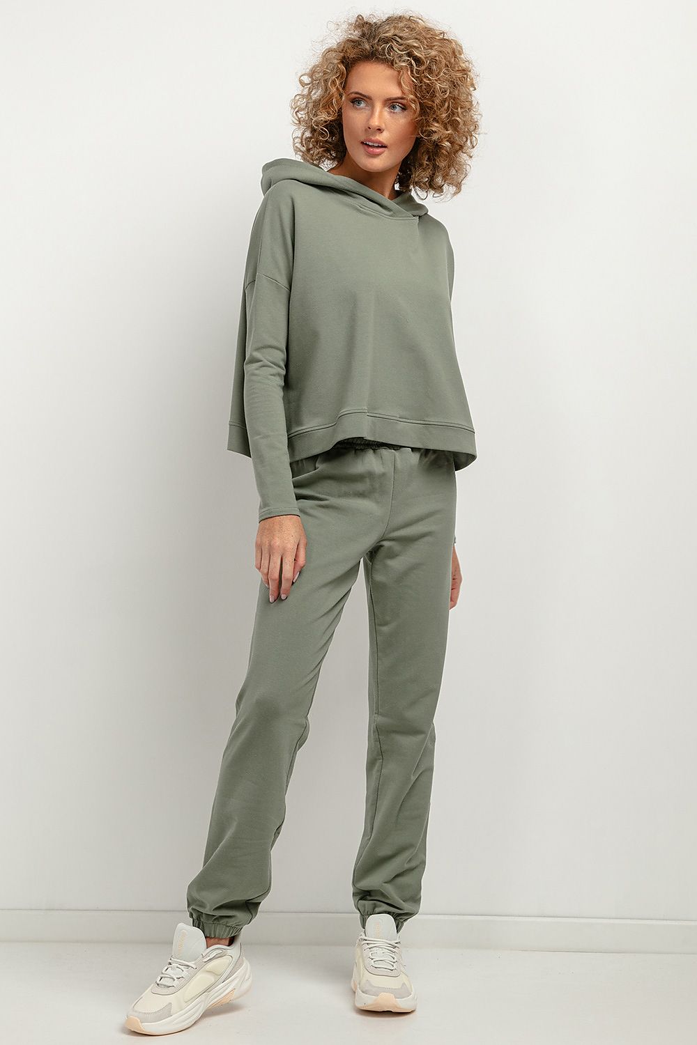 SHIRLYN Wide-Cut Short Sweatshirt Soft Knit & Stylish Pleat