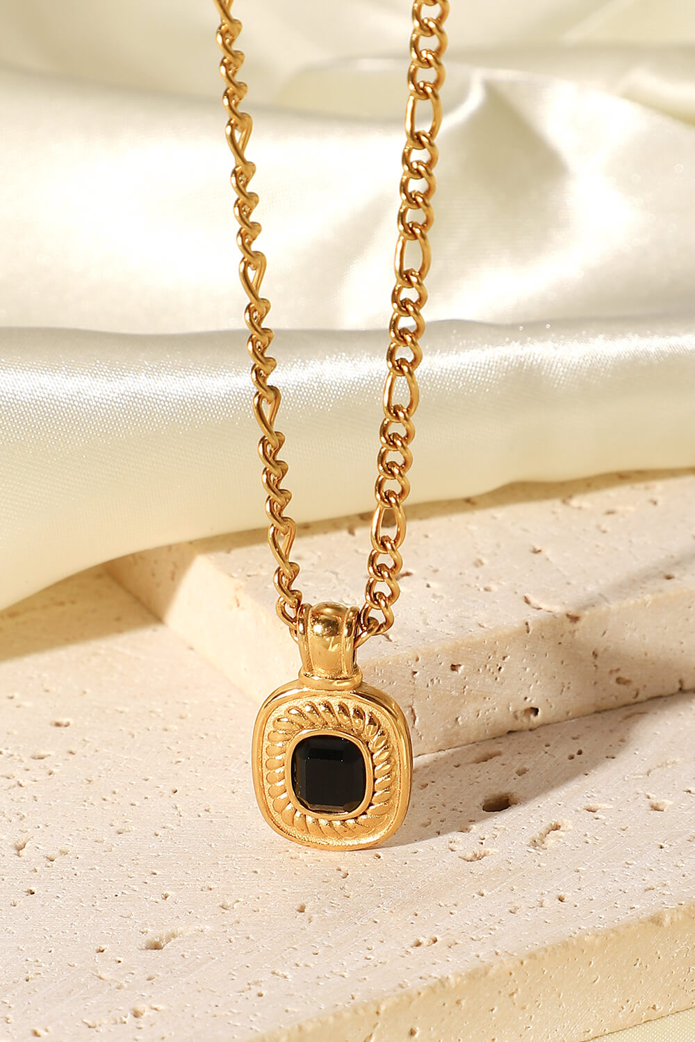 18K Gold Plated Inlaid Rhinestone Pendant Necklace - SHIRLYN.CO