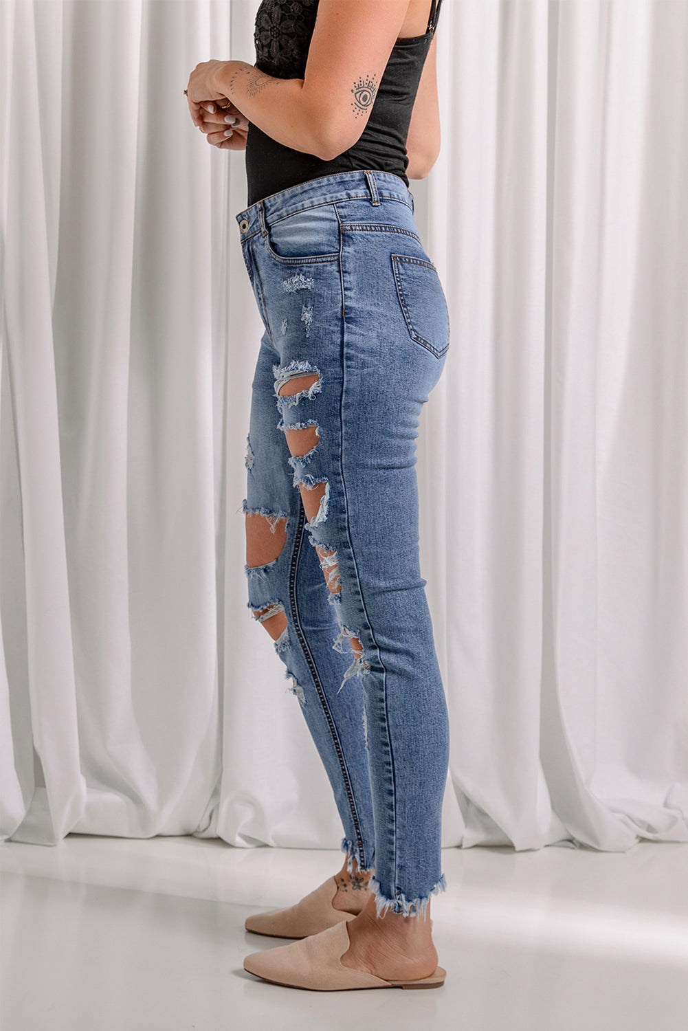 Distressed Raw Hem Skinny Jeans - SHIRLYN.CO