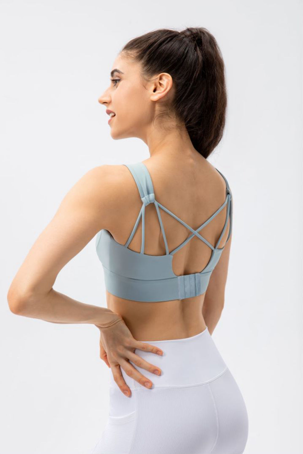 Breathable Crisscross Back Scoop Neck Sports Bra - SHIRLYN.CO