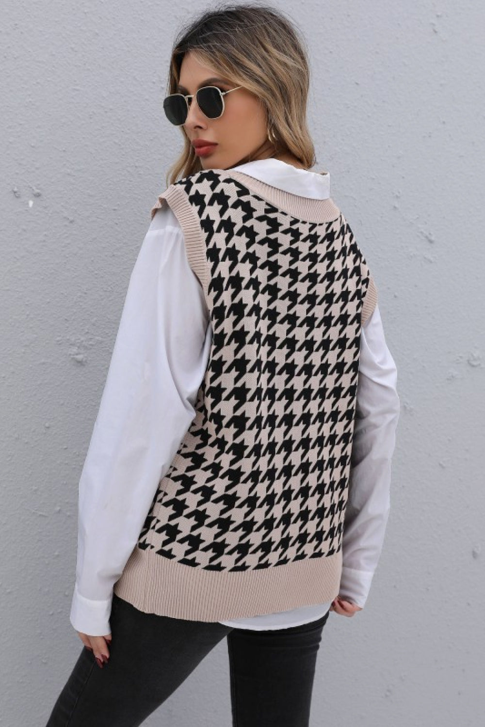 Houndstooth V-Neck Knit Vest - SHIRLYN.CO