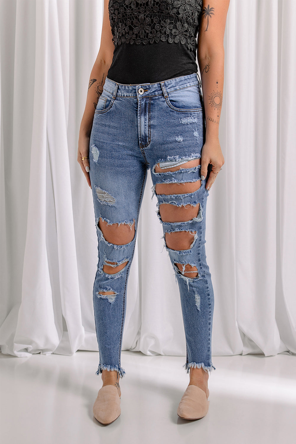 Distressed Raw Hem Skinny Jeans - SHIRLYN.CO