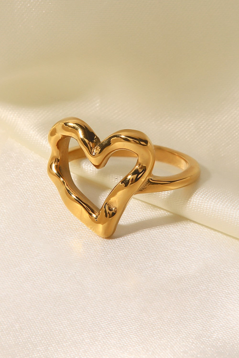 18K Gold Plated Heart-Shaped Ring - SHIRLYN.CO