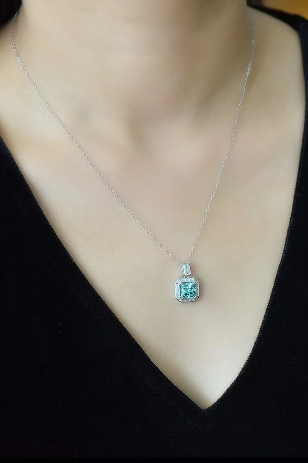 2 Carat Moissanite Square Pendant Necklace - SHIRLYN.CO