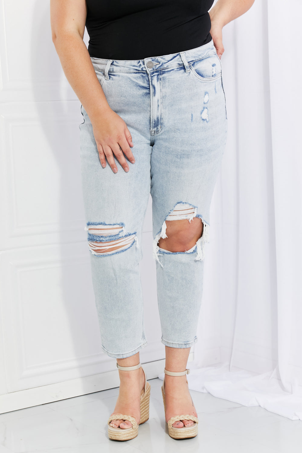 Vervet by Flying Monkey Stand Out Full Size Distressed Cropped Jeans - SHIRLYN.CO