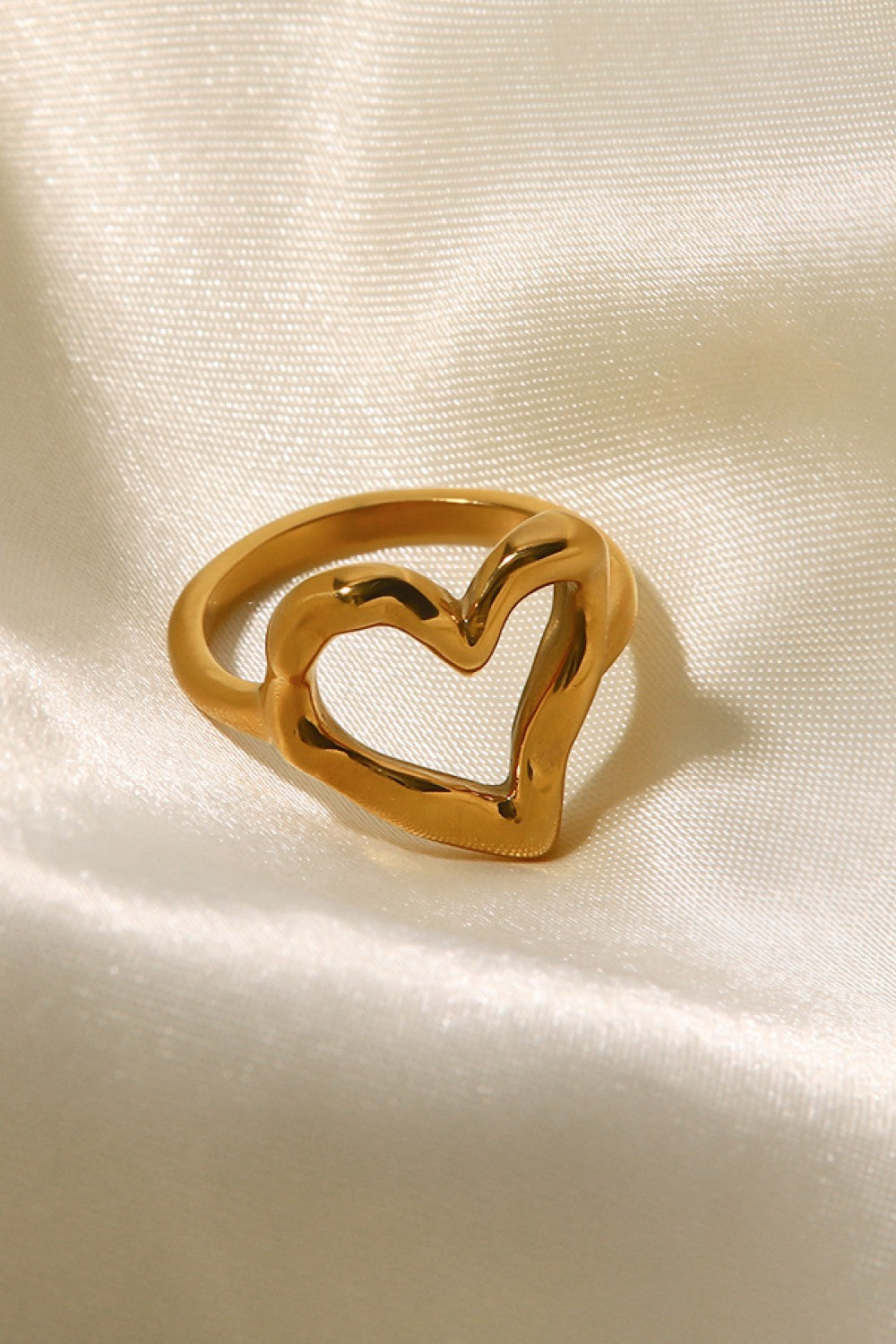 18K Gold Plated Heart-Shaped Ring - SHIRLYN.CO