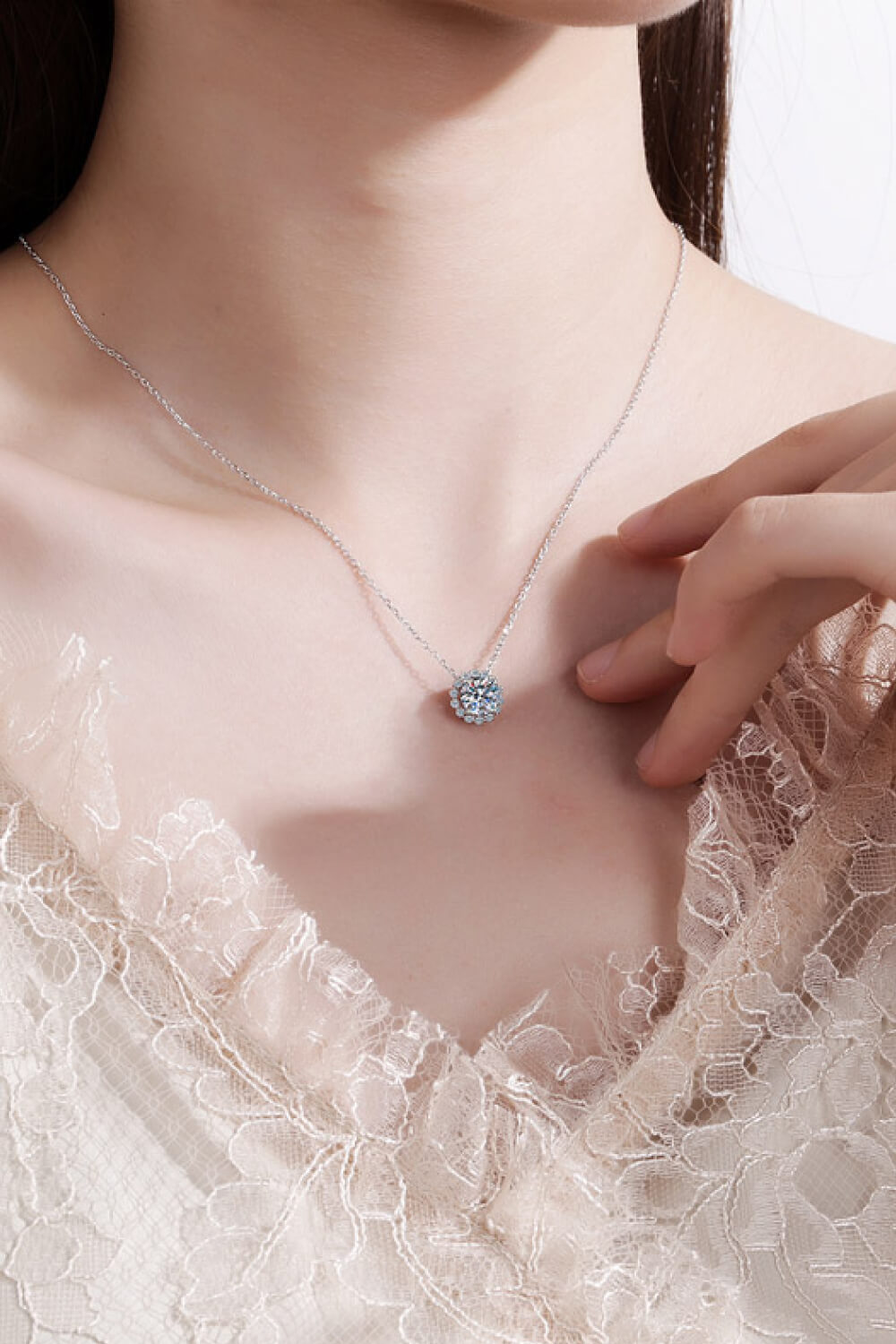 Flower-Shaped Moissanite Pendant Necklace - SHIRLYN.CO