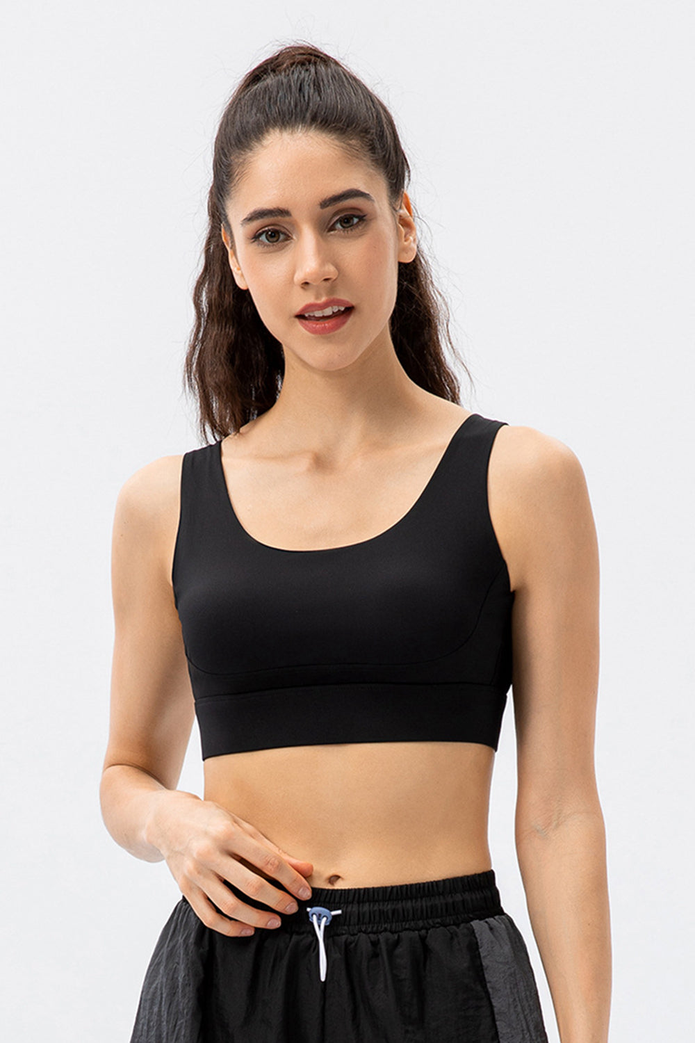 Breathable Crisscross Back Scoop Neck Sports Bra - SHIRLYN.CO