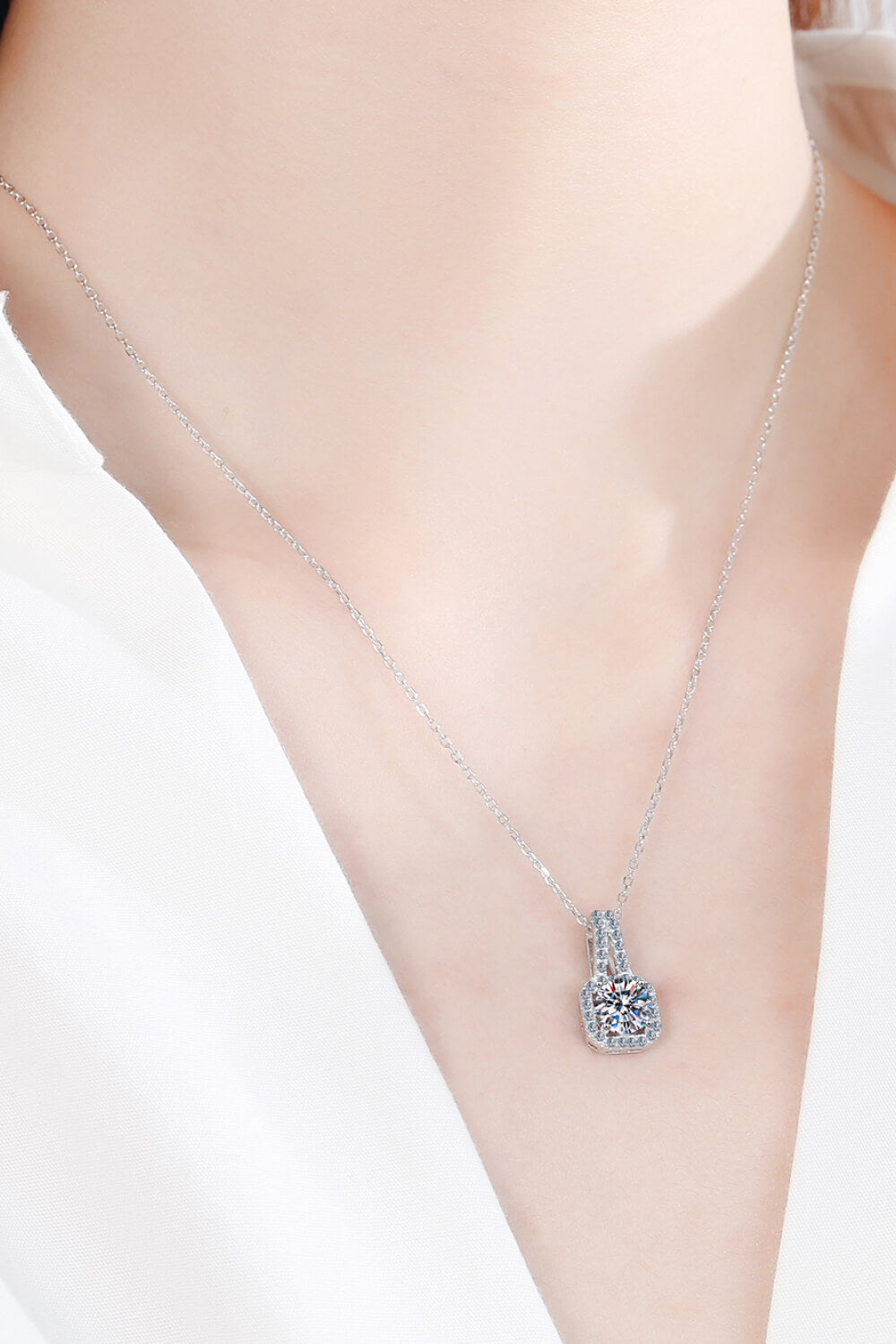 Look Amazing 2 Carat Moissanite Pendant Necklace - SHIRLYN.CO