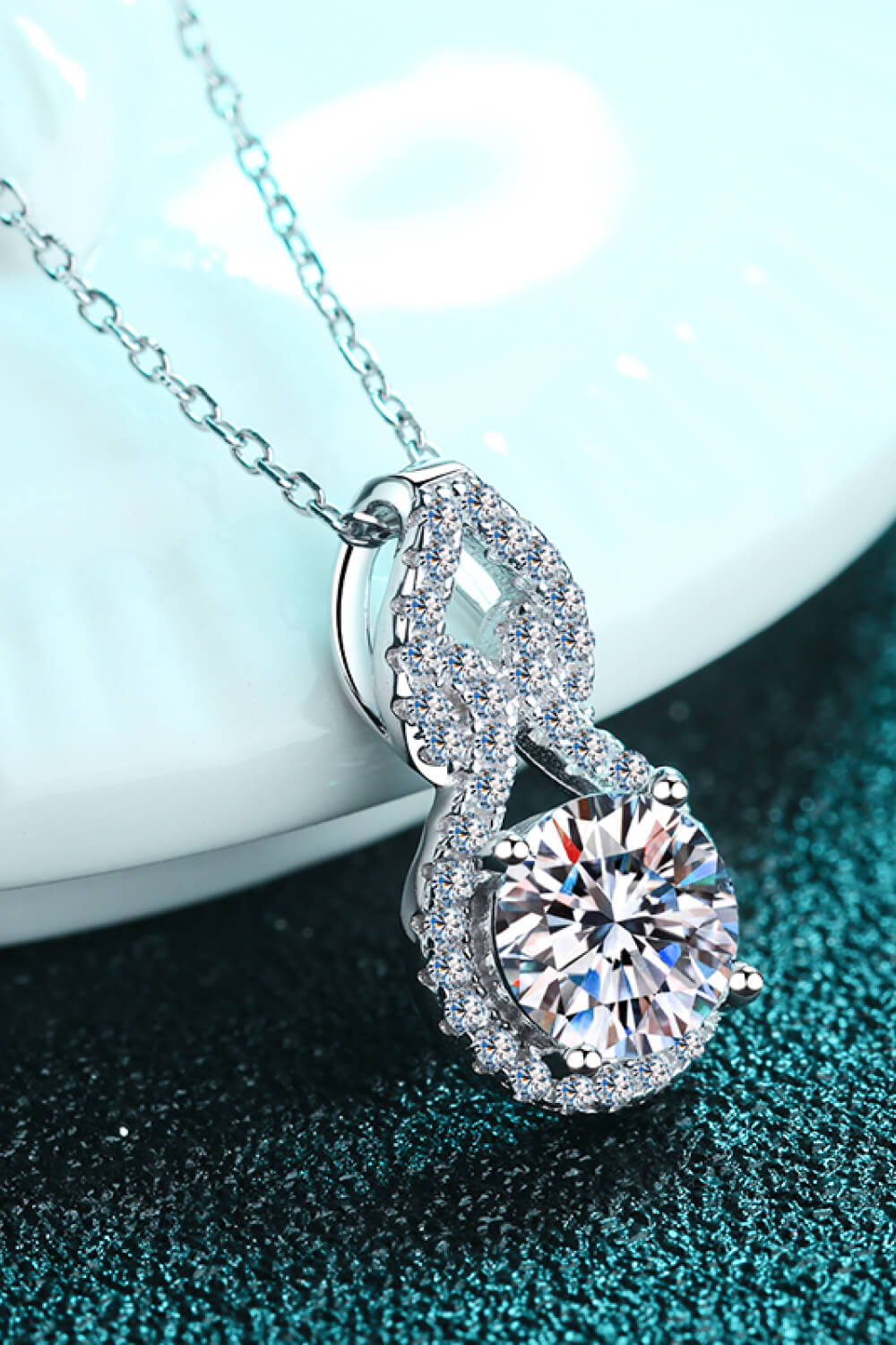 1 Carat Moissanite Pendant Necklace - SHIRLYN.CO