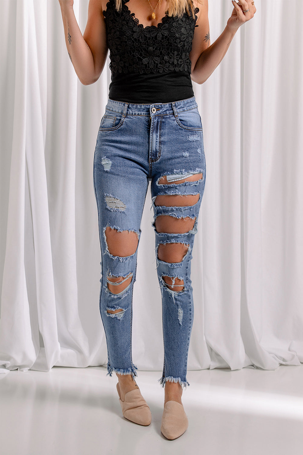 Distressed Raw Hem Skinny Jeans - SHIRLYN.CO