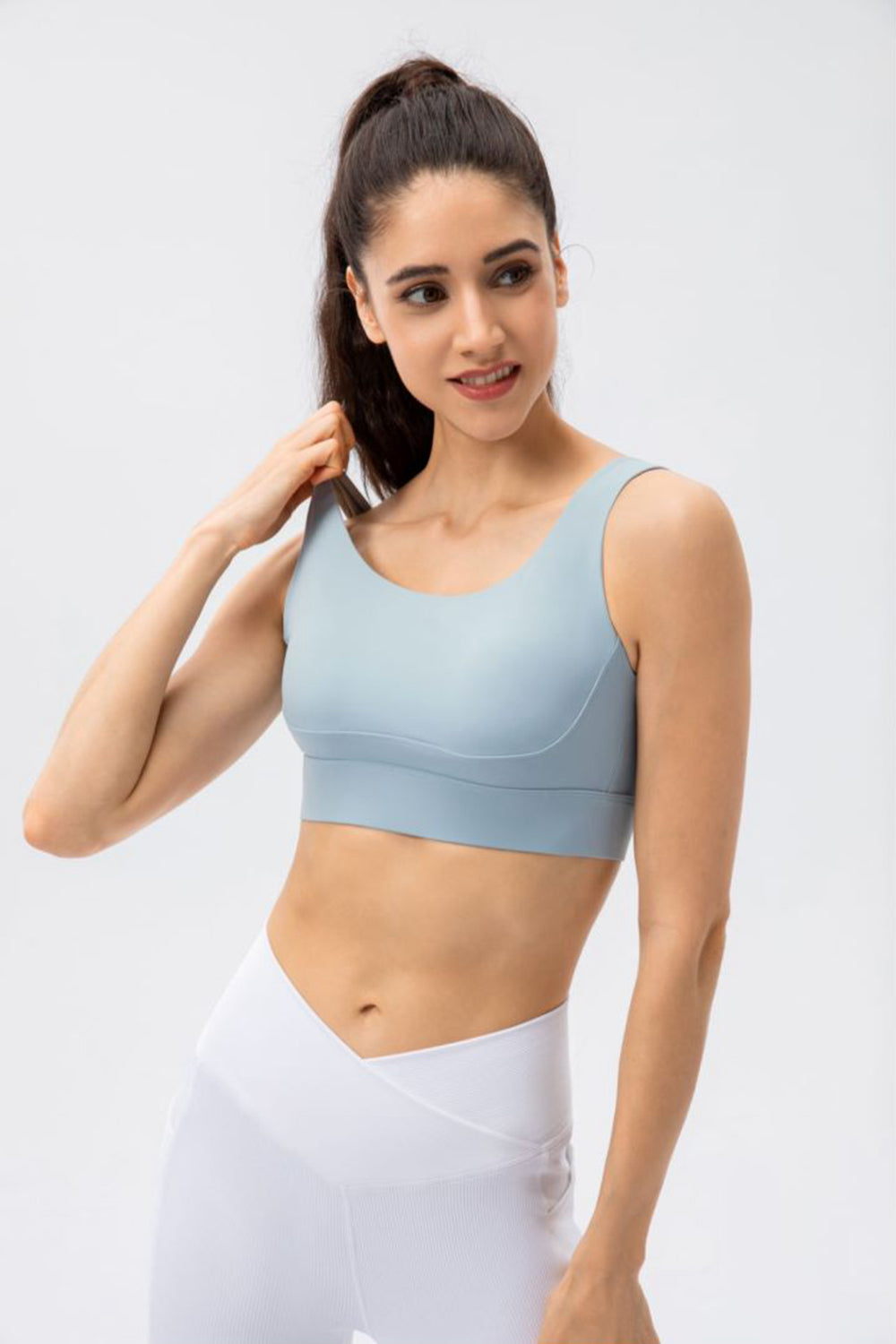 Breathable Crisscross Back Scoop Neck Sports Bra - SHIRLYN.CO