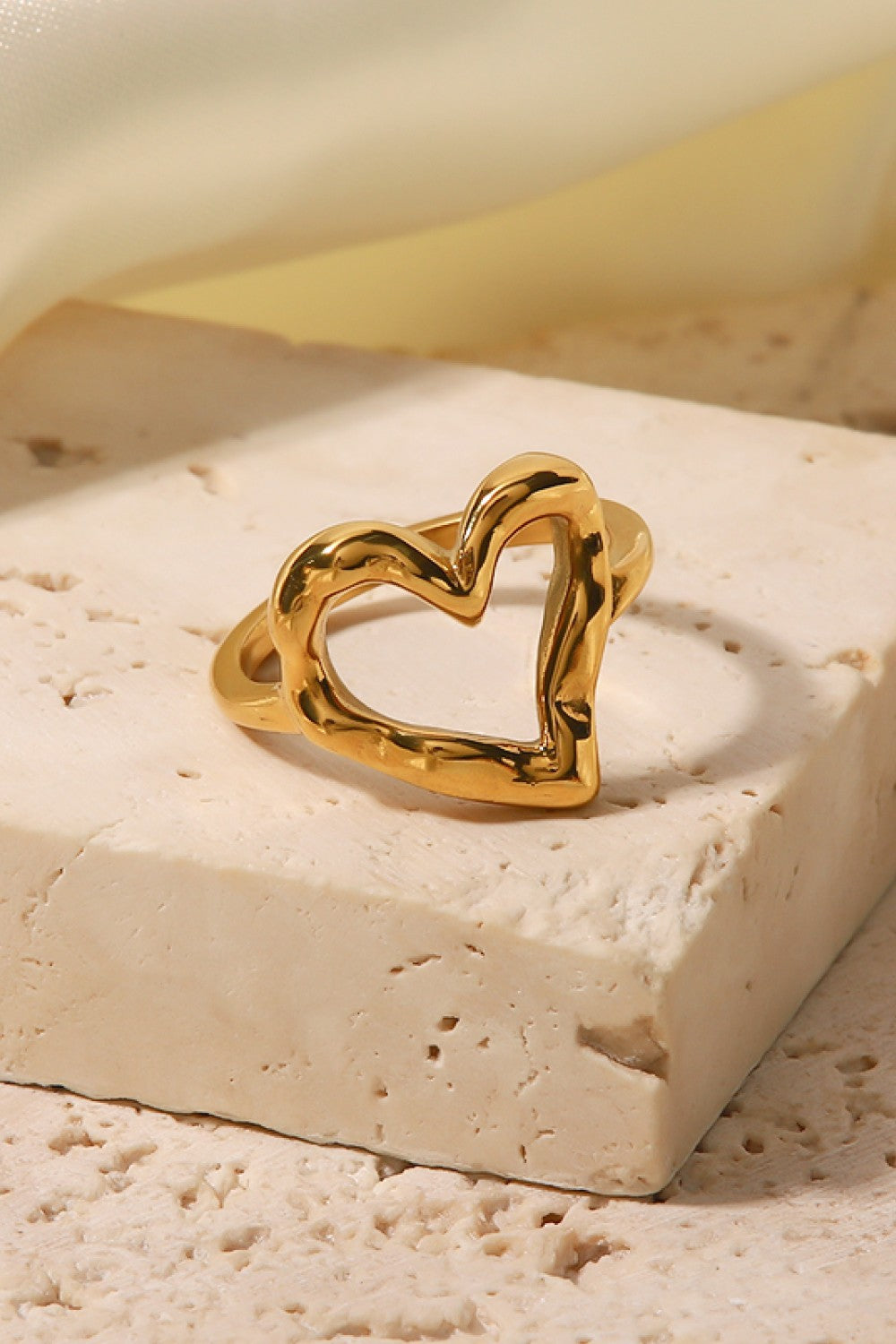 18K Gold Plated Heart-Shaped Ring - SHIRLYN.CO