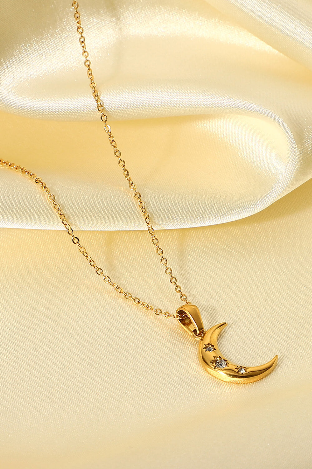 18K Gold Plated Inlaid Zircon Moon Pendant Necklace - SHIRLYN.CO