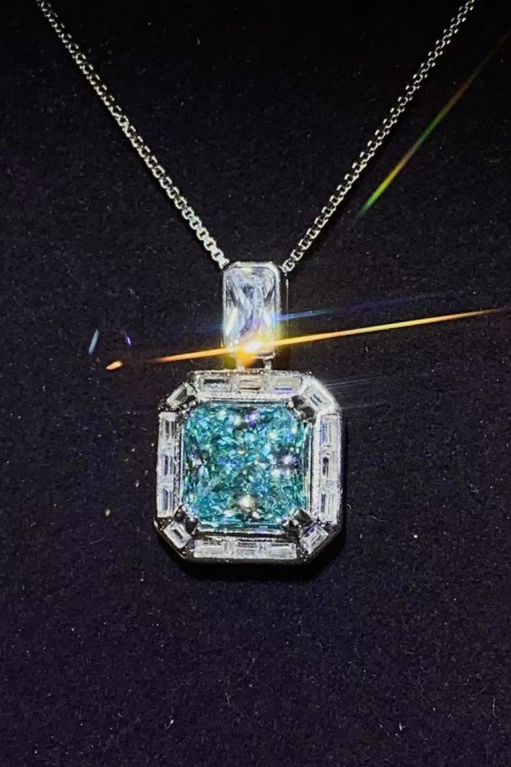 2 Carat Moissanite Square Pendant Necklace - SHIRLYN.CO